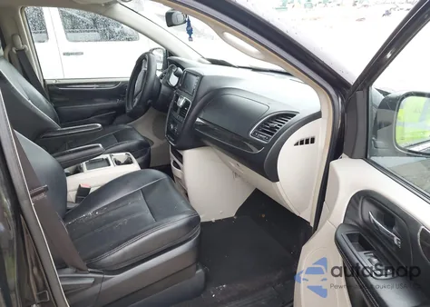 2015 Chrysler Town & Country Touring z USA, uszkodzony, nr VIN 2C4RC1BG4FR565087